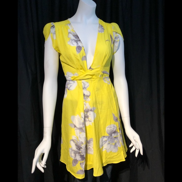 ViviMeng Dresses & Skirts - 🅾️🅱️🅾️ ViviMeng Wrap Yellow Dress, Size XL